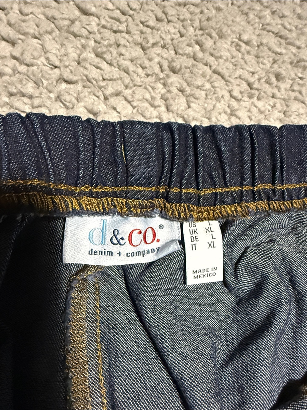 D & co dark blue stretch jeans with elastic band size XL. NWT